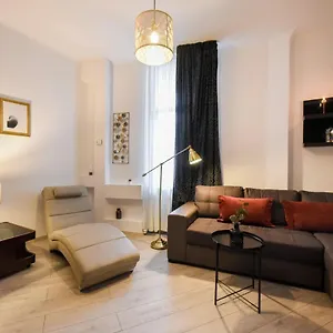  Appartamento Discover Comfort: Charming & Spacious In The Old Town
